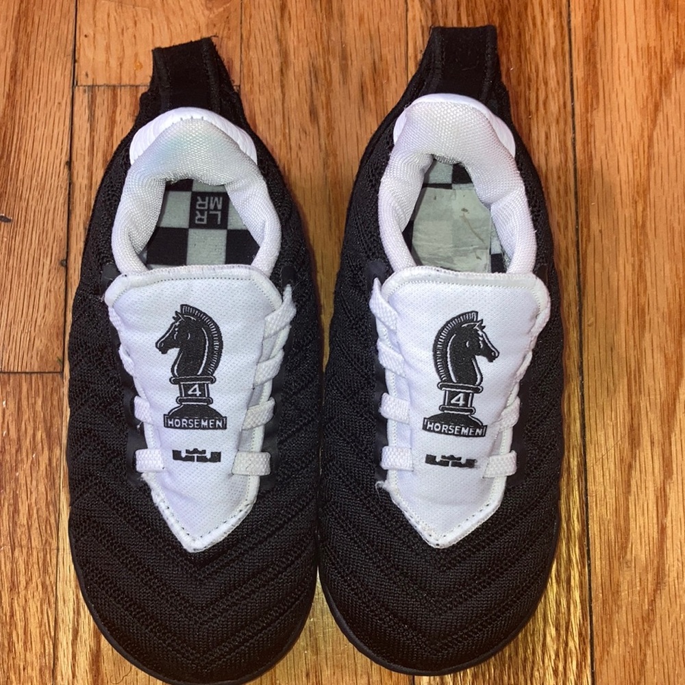Nike Lebron James sneakers size 8c toddler unisex girls boys kids